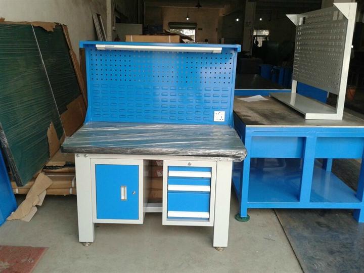 深圳钳工台生产厂家，双人钳工台价格，带吊柜钳工台尺寸